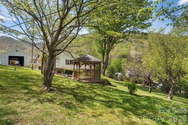 30 Hillcrest Road, Maggie Valley, NC 28751