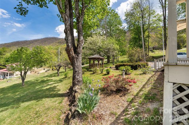 30 Hillcrest Road, Maggie Valley, NC 28751
