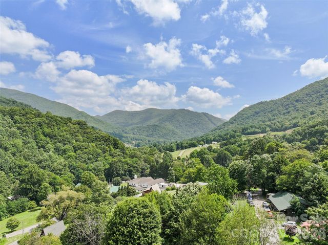 30 Hillcrest Road, Maggie Valley, NC 28751