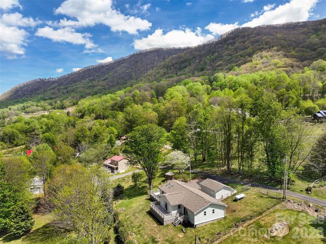 30 Hillcrest Road, Maggie Valley, NC 28751