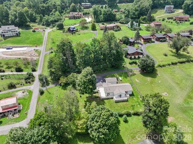 30 Hillcrest Road, Maggie Valley, NC 28751
