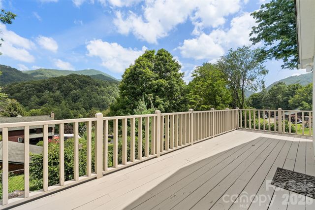 30 Hillcrest Road, Maggie Valley, NC 28751