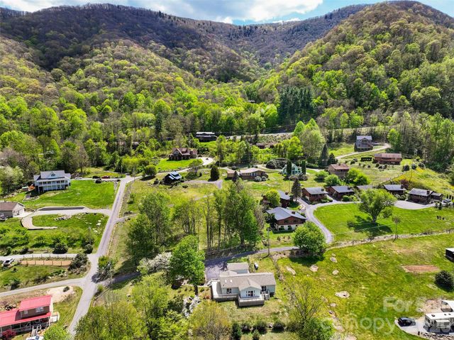 30 Hillcrest Road, Maggie Valley, NC 28751