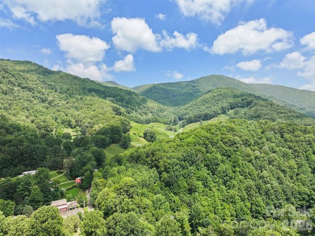 30 Hillcrest Road, Maggie Valley, NC 28751