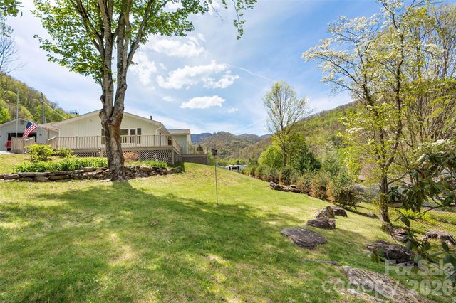 30 Hillcrest Road, Maggie Valley, NC 28751