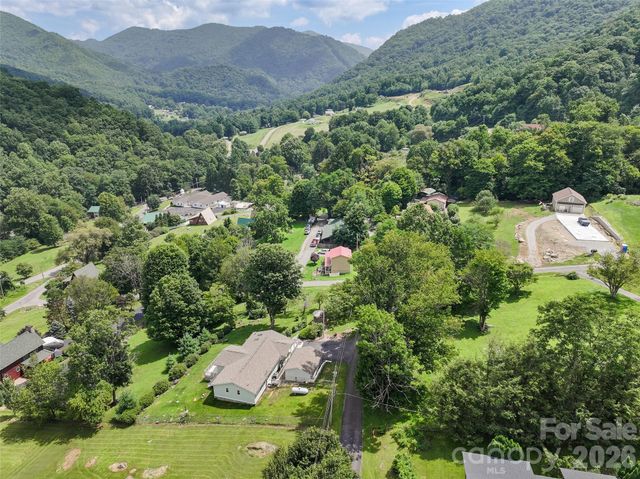 30 Hillcrest Road, Maggie Valley, NC 28751
