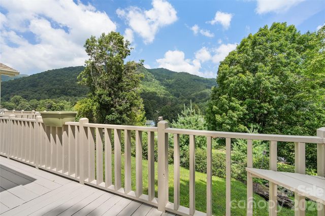 30 Hillcrest Road, Maggie Valley, NC 28751