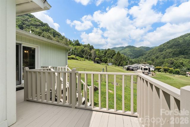 30 Hillcrest Road, Maggie Valley, NC 28751