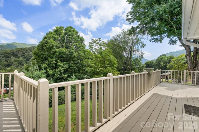 30 Hillcrest Road, Maggie Valley, NC 28751