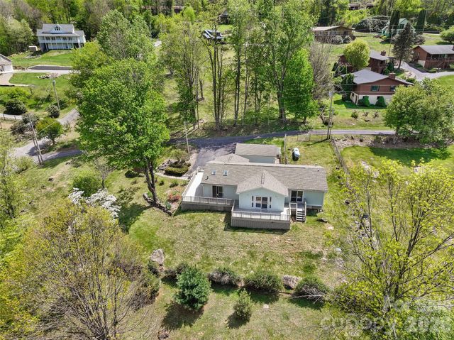 30 Hillcrest Road, Maggie Valley, NC 28751