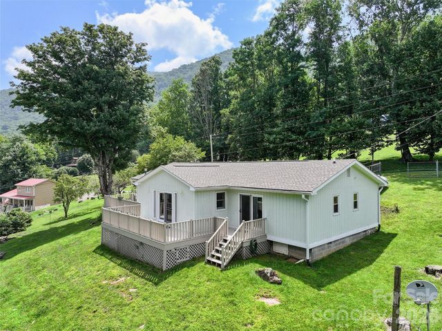 30 Hillcrest Road, Maggie Valley, NC 28751