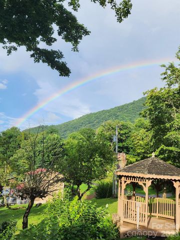30 Hillcrest Road, Maggie Valley, NC 28751