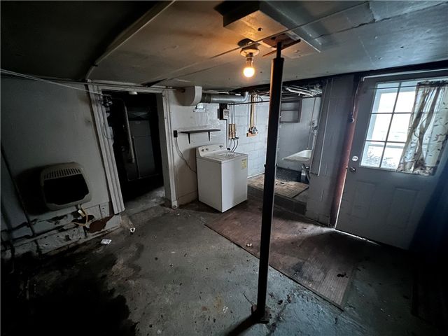 466 Broad St, City Of Washington, PA 15301