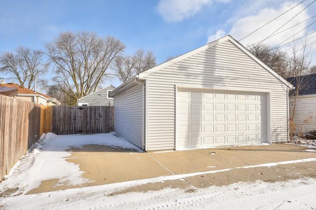 2327 S 79th STREET, West Allis, WI 53219