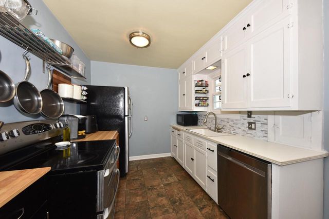 2327 S 79th STREET, West Allis, WI 53219