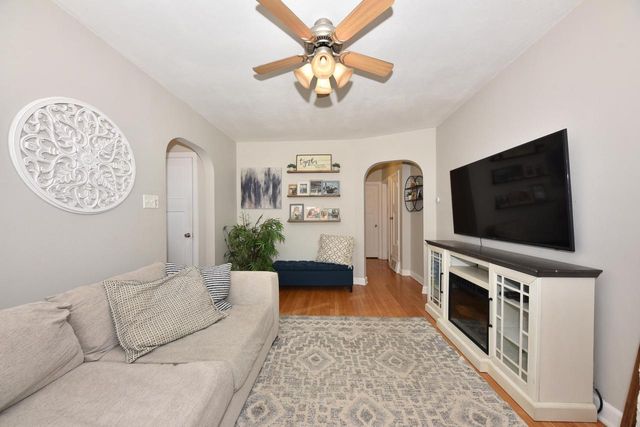 2327 S 79th STREET, West Allis, WI 53219