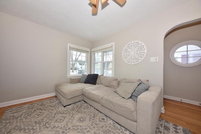 2327 S 79th STREET, West Allis, WI 53219