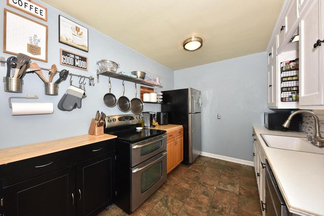 2327 S 79th STREET, West Allis, WI 53219