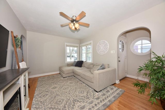 2327 S 79th STREET, West Allis, WI 53219