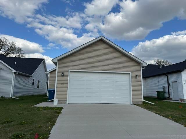 109 Coral Drive, Waterloo, IA 50701