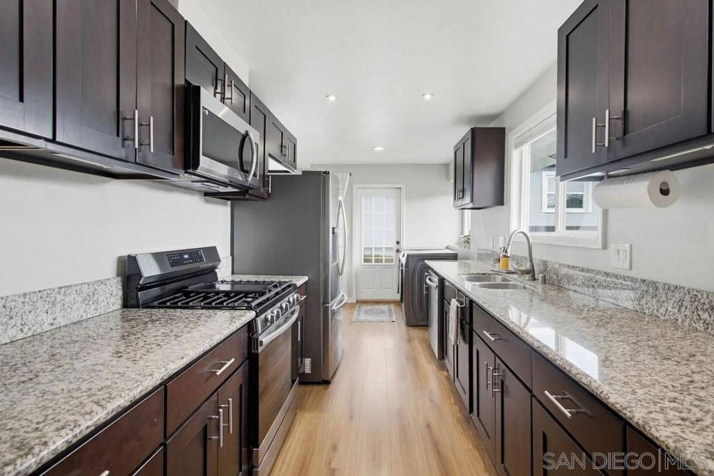 Image 12 of property listing at 1670 Primera St, Lemon Grove, CA 91945