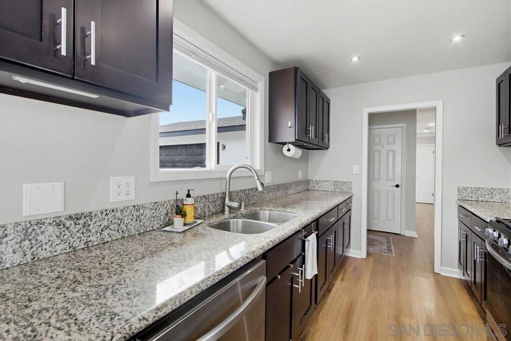 Image 14 of property listing at 1670 Primera St, Lemon Grove, CA 91945