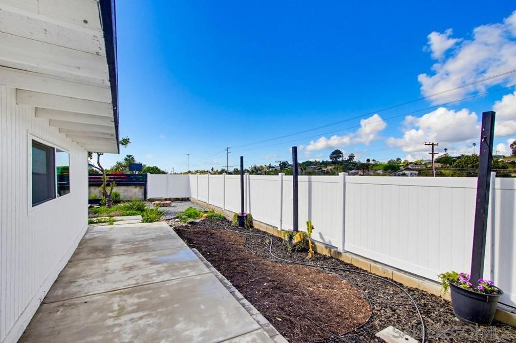 Image 27 of property listing at 1670 Primera St, Lemon Grove, CA 91945