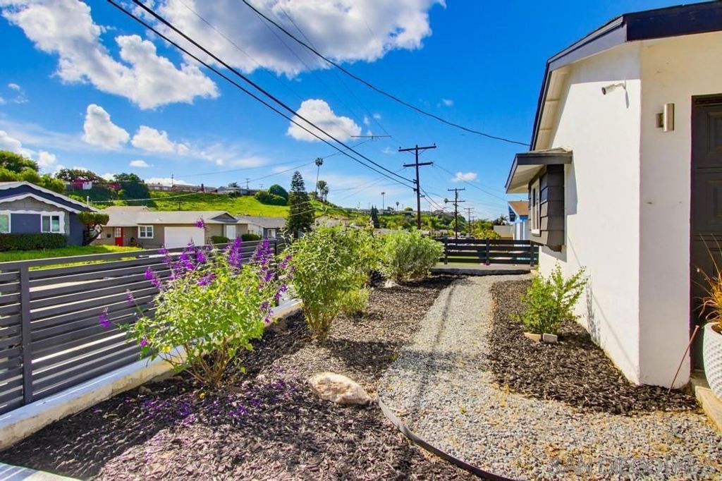 Image 3 of property listing at 1670 Primera St, Lemon Grove, CA 91945