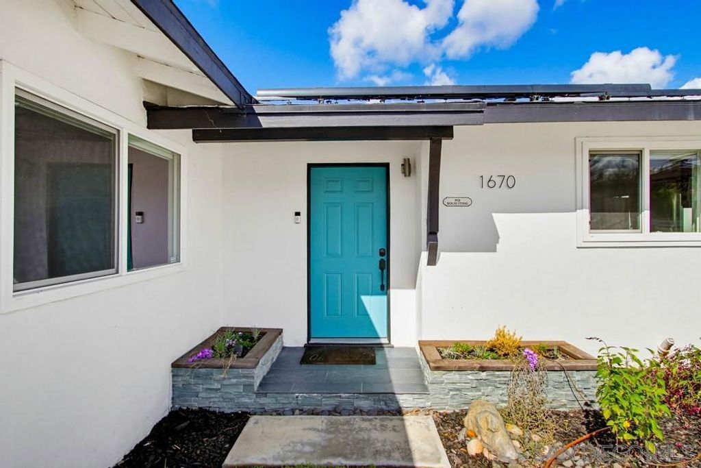 Image 4 of property listing at 1670 Primera St, Lemon Grove, CA 91945