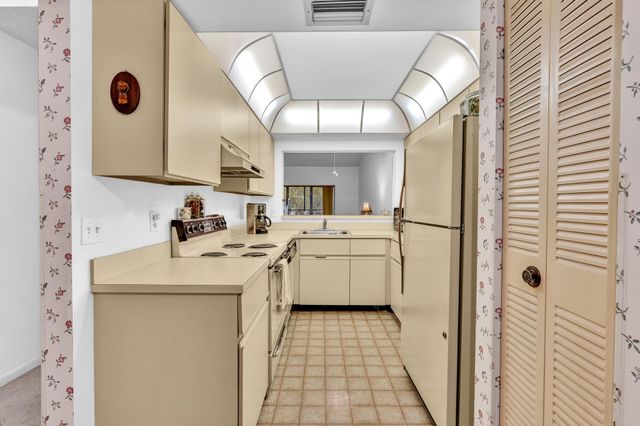 3529 Englewood Drive 321, Lake Worth, FL 33467