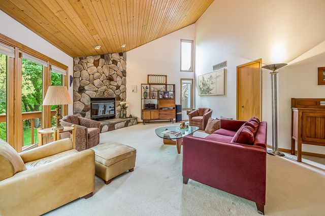 10875 Charring Cross Circle, Green Oak Twp, MI 48189