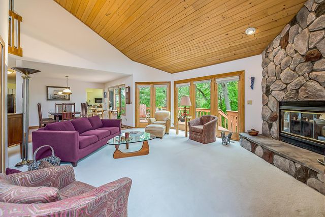 10875 Charring Cross Circle, Green Oak Twp, MI 48189