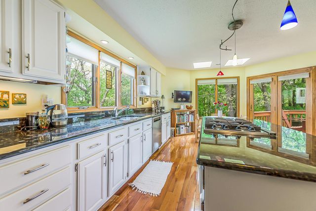 10875 Charring Cross Circle, Green Oak Twp, MI 48189