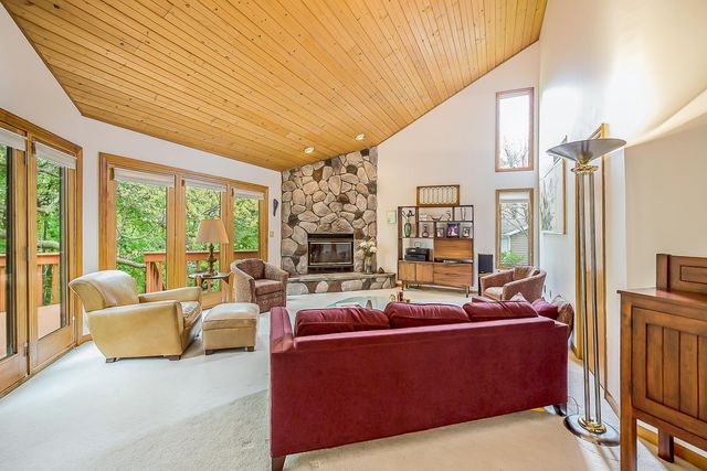 10875 Charring Cross Circle, Green Oak Twp, MI 48189