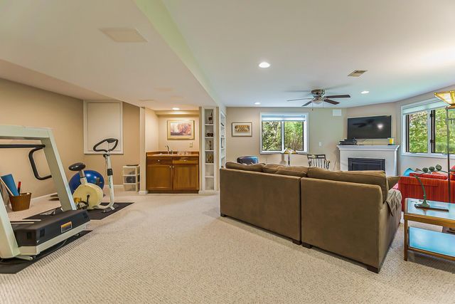 10875 Charring Cross Circle, Green Oak Twp, MI 48189