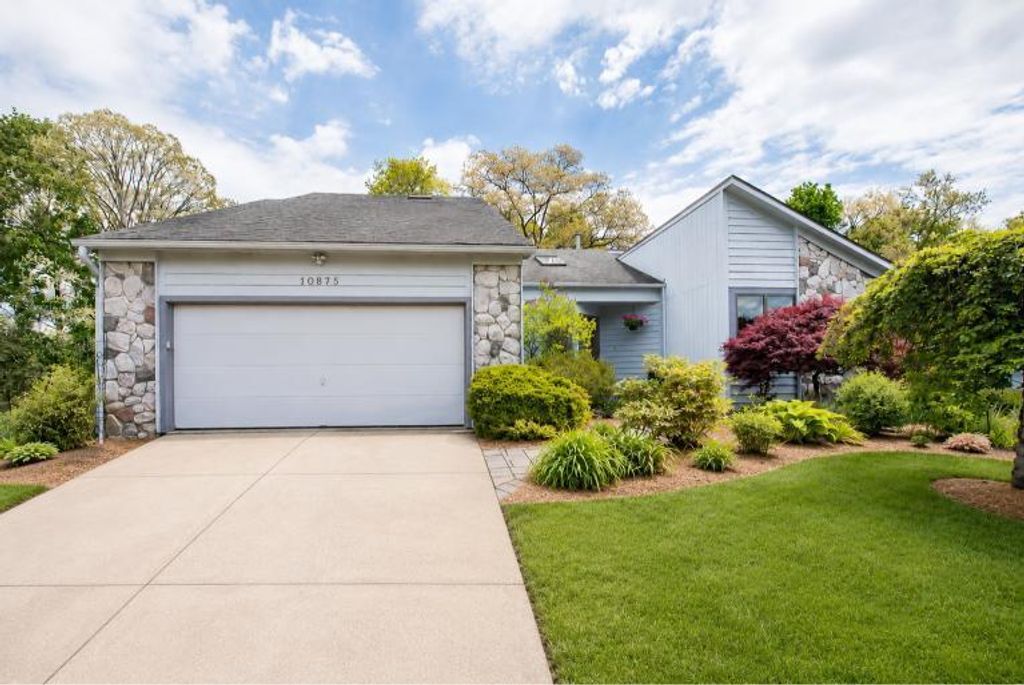 10875 Charring Cross Circle, Green Oak Twp, MI 48189