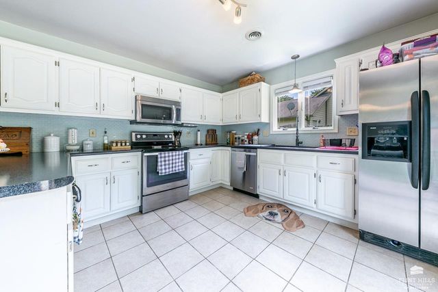 3881 Fox Ridge Drive, Manhattan, KS 66502