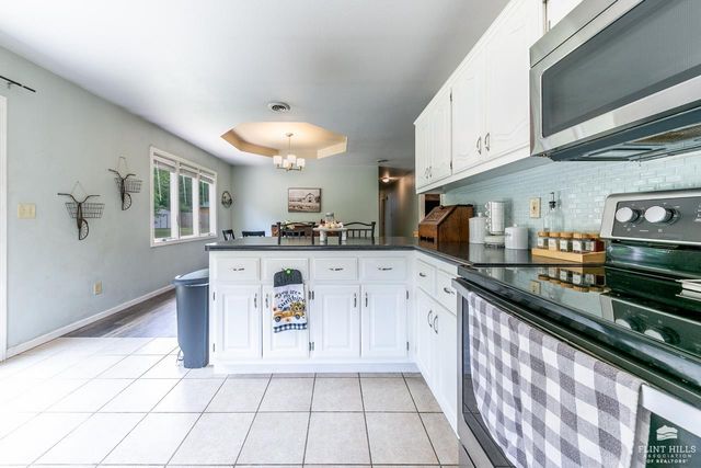 3881 Fox Ridge Drive, Manhattan, KS 66502
