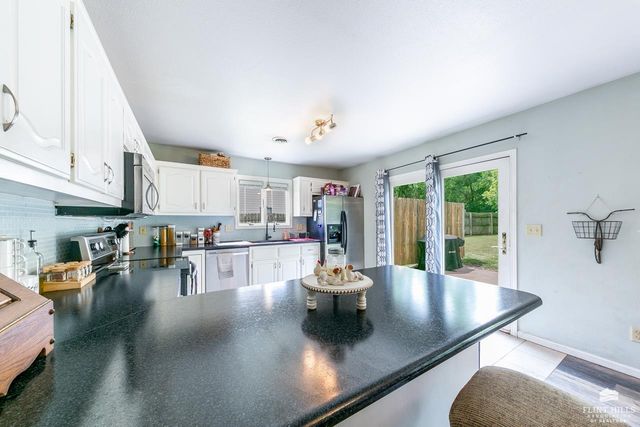 3881 Fox Ridge Drive, Manhattan, KS 66502
