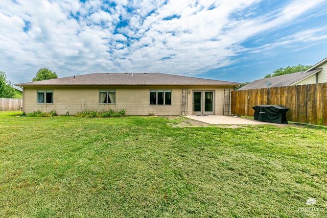 3881 Fox Ridge Drive, Manhattan, KS 66502