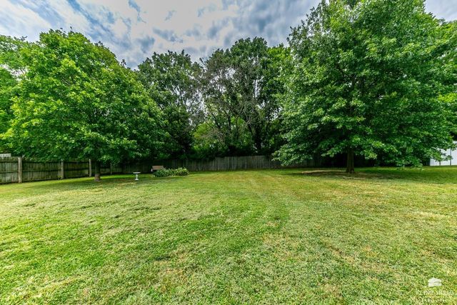 3881 Fox Ridge Drive, Manhattan, KS 66502