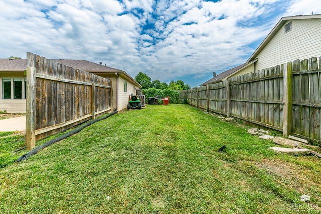 3881 Fox Ridge Drive, Manhattan, KS 66502
