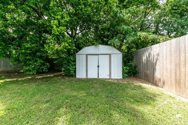 3881 Fox Ridge Drive, Manhattan, KS 66502