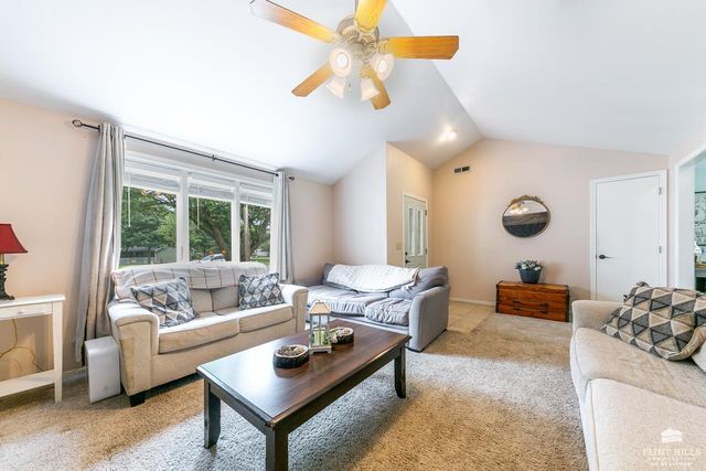 3881 Fox Ridge Drive, Manhattan, KS 66502