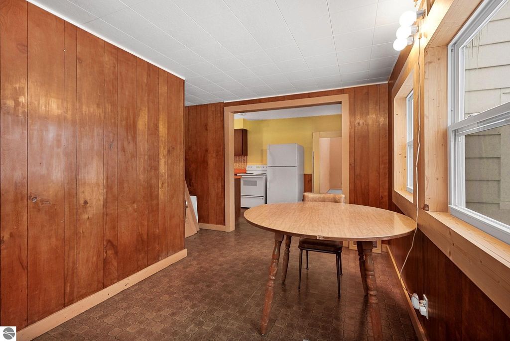 Image 15 of property listing at 8274 E 30 3/4 Road, Cadillac, MI 49601