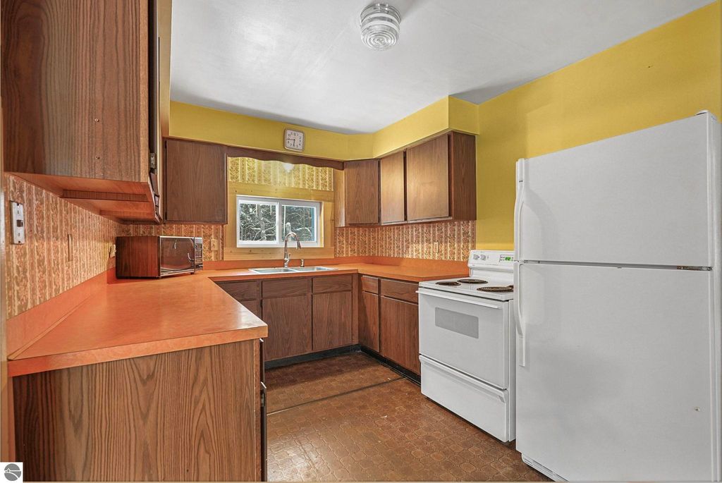 Image 17 of property listing at 8274 E 30 3/4 Road, Cadillac, MI 49601