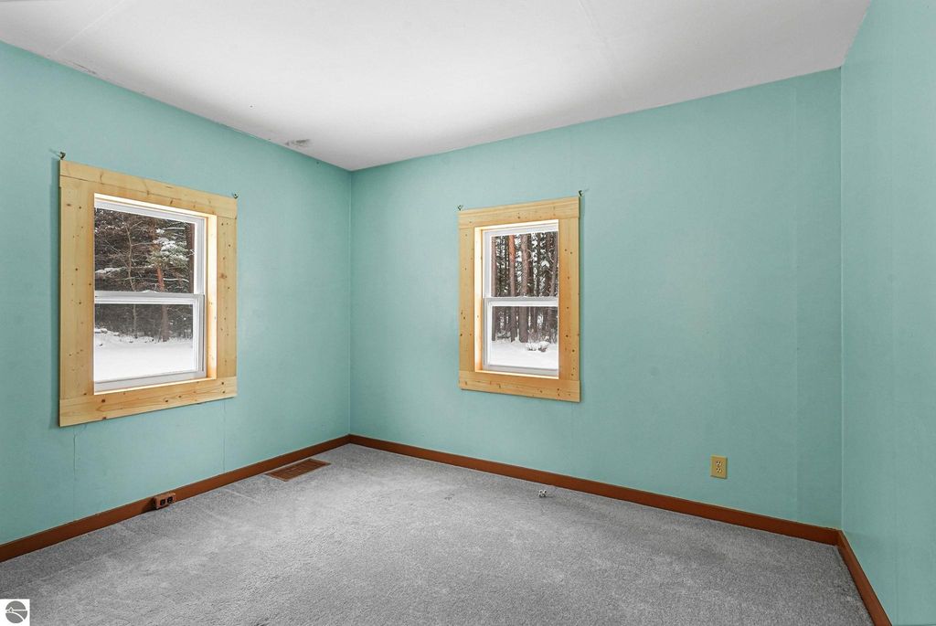 Image 18 of property listing at 8274 E 30 3/4 Road, Cadillac, MI 49601