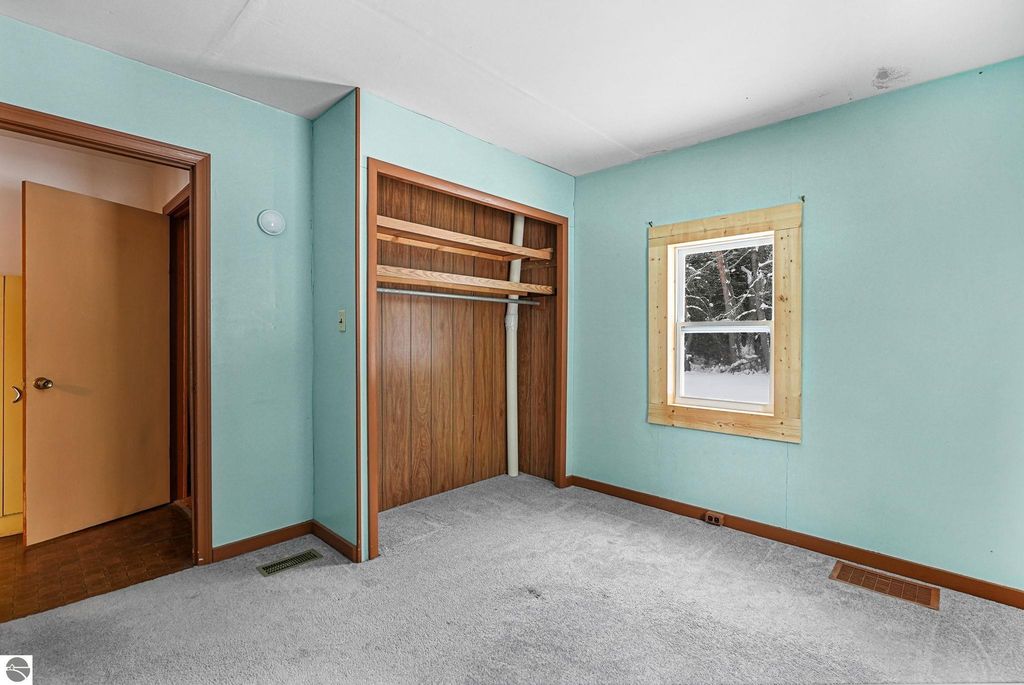 Image 19 of property listing at 8274 E 30 3/4 Road, Cadillac, MI 49601