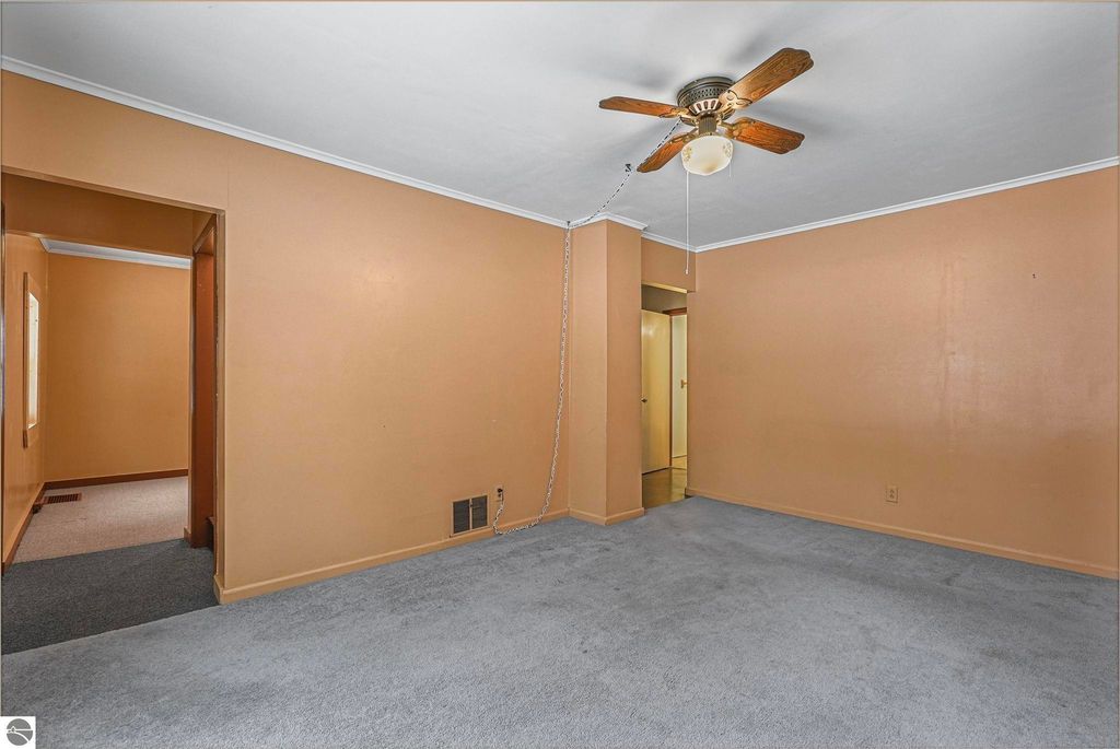 Image 23 of property listing at 8274 E 30 3/4 Road, Cadillac, MI 49601