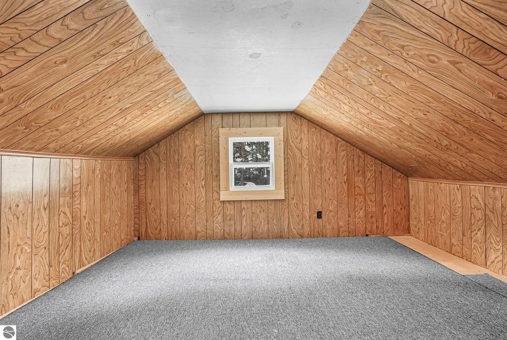 Image 26 of property listing at 8274 E 30 3/4 Road, Cadillac, MI 49601